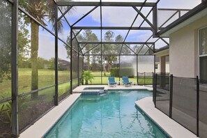 別墅 (370 Calabay Parc) | 4 間臥室、免費無線上網