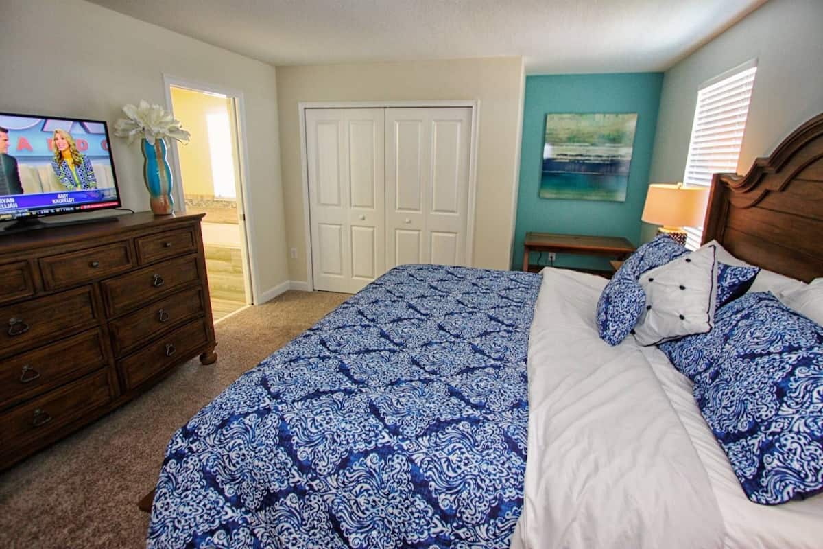 House (1556 Champions Gate)