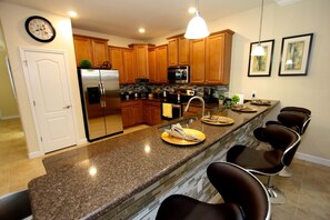 Ferienhaus (1524 Champions Gate) | Eigene Küche | Kühlschrank, Mikrowelle, Herdplatte, Geschirrspüler