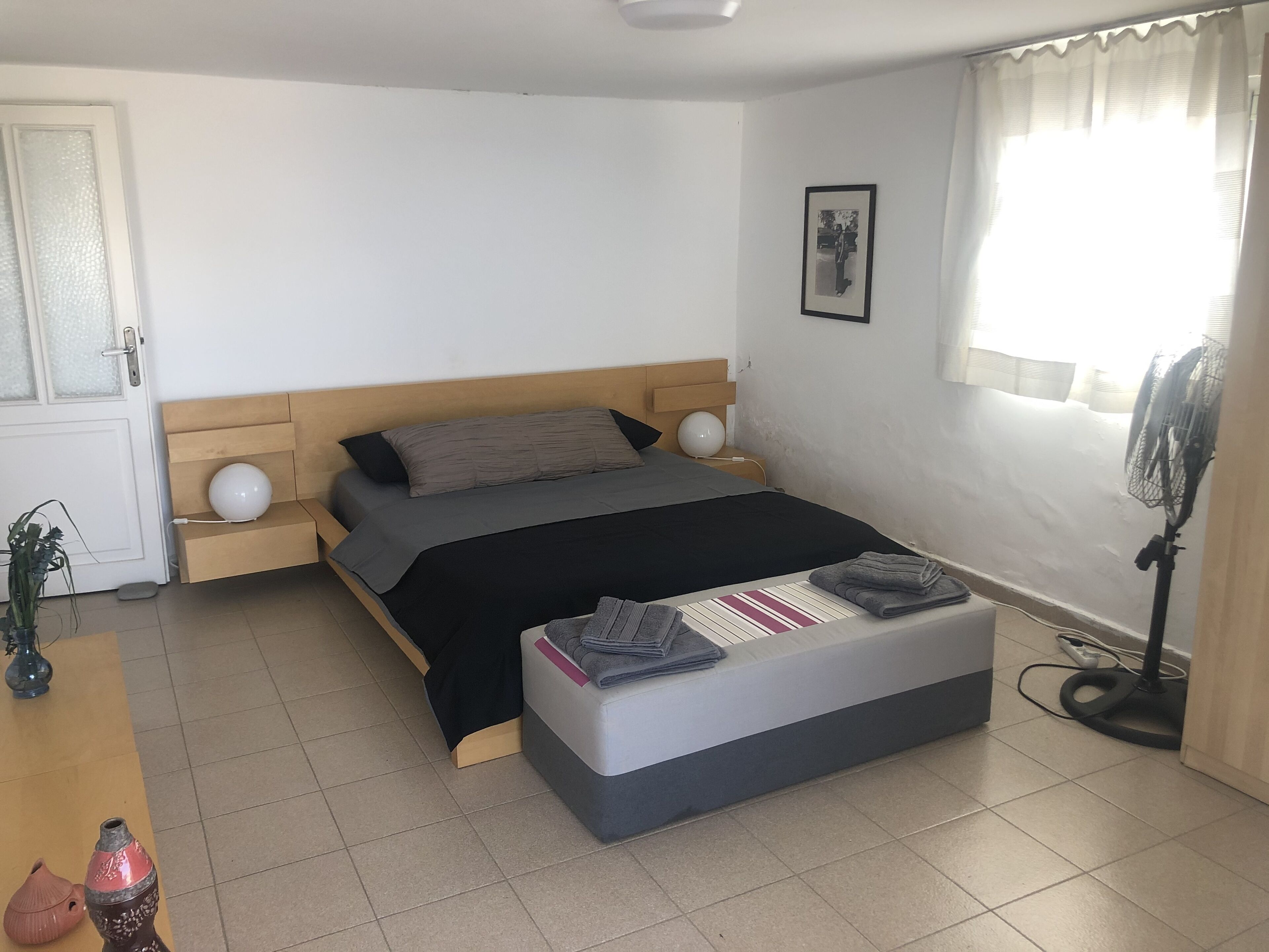 2 slaapkamers, een strijkplank/strijkijzer, wifi, beddengoed