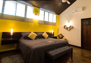 Quarto standard, 1 cama King, ar-condicionado, vista para o jardim (KOZTIK) | Roupas de cama premium, edredons de pluma, individualmente decorados