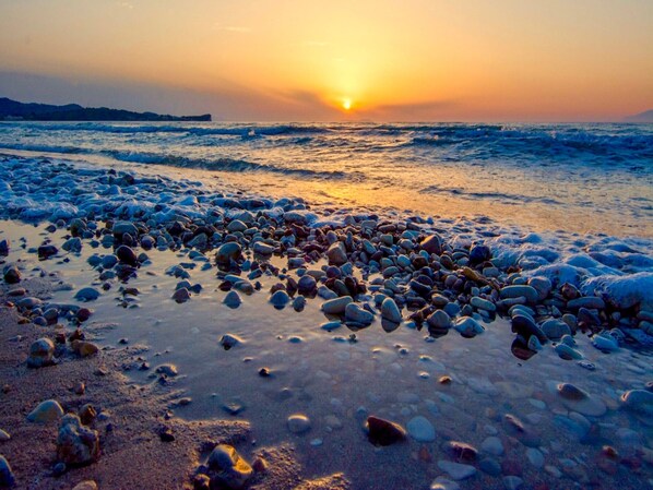 Beach nearby - Asteraki Beach House (St. Stefanos Bay)