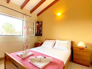 2 عدّة غرف نوم وواي فاي مجانًا وملاءات أسرّة