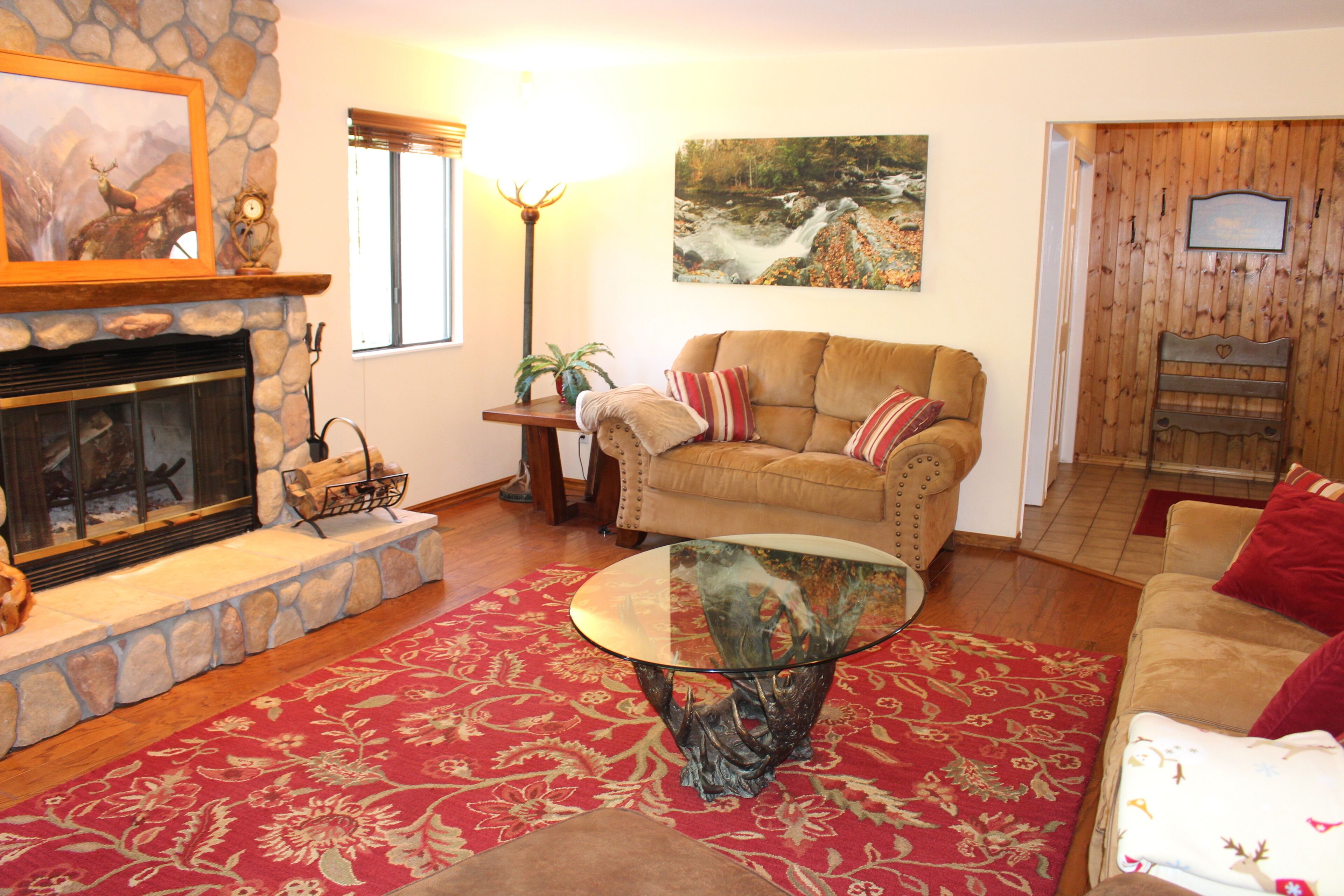 Roomy, cozy forest getaway near lake and village