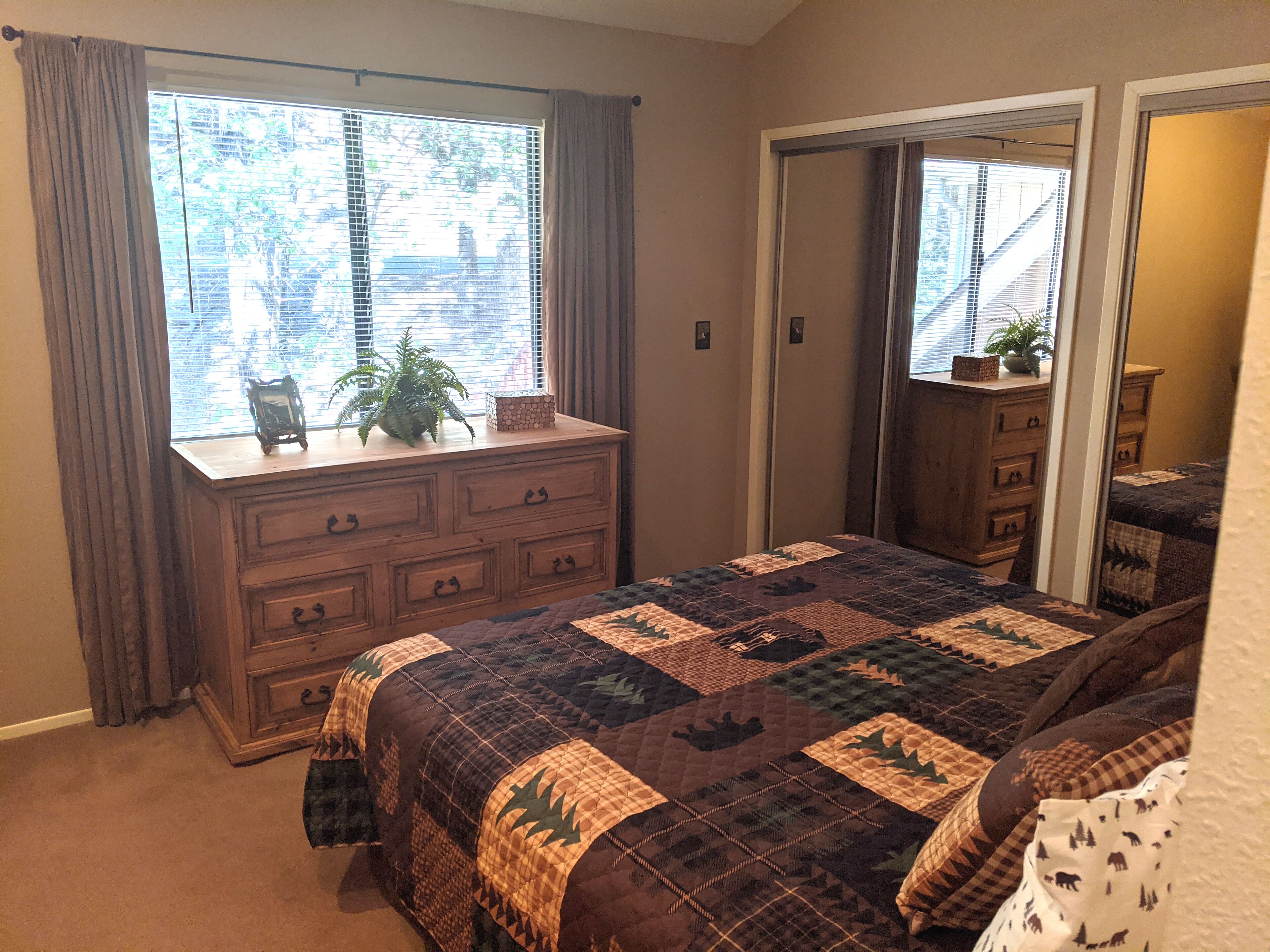 4 habitaciones, escritorio, tabla de planchar con plancha y wifi gratis 