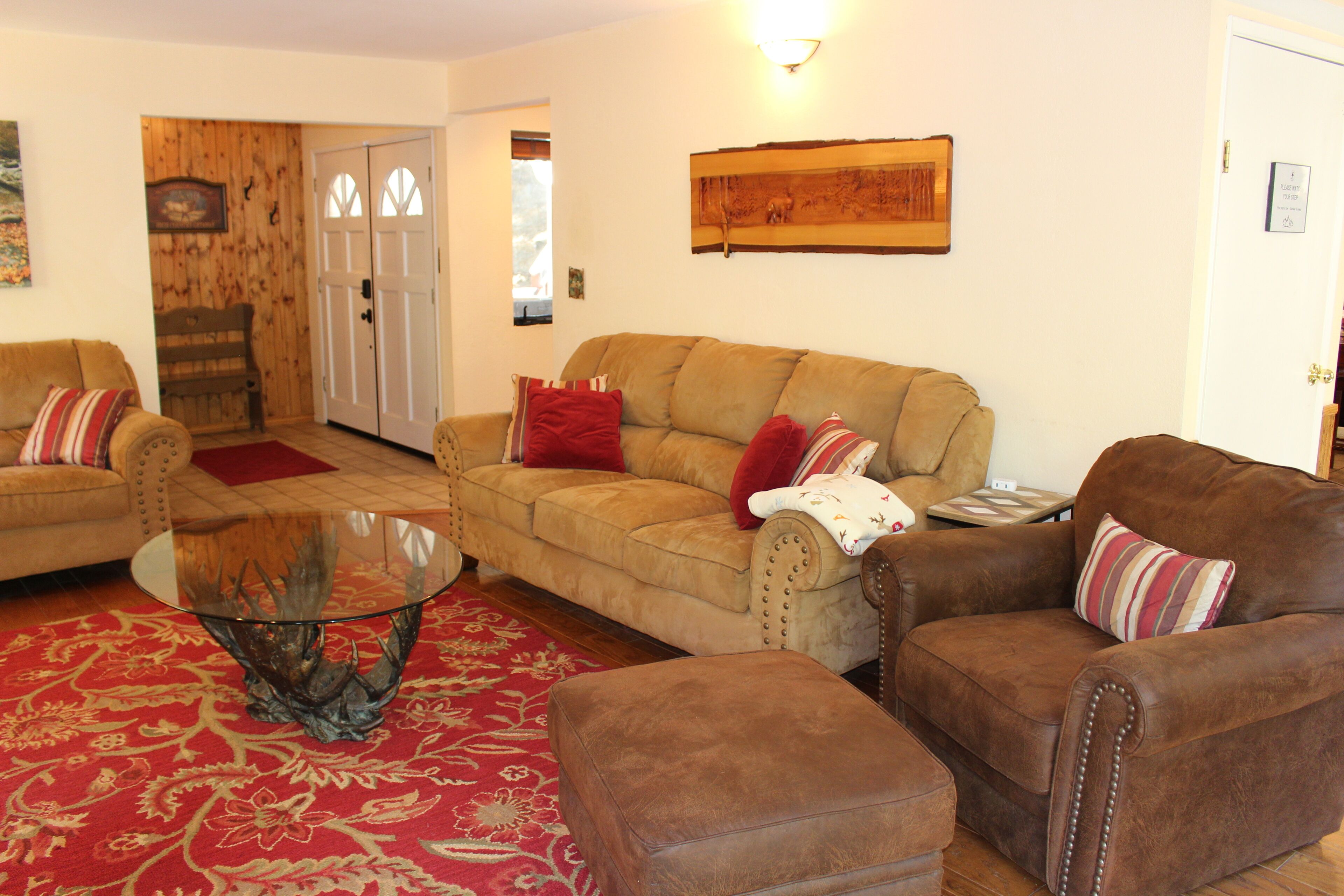 Roomy, cozy forest getaway near lake and village