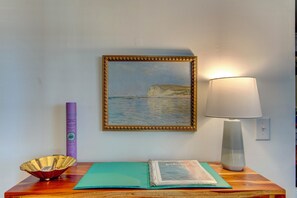 Interior - Walk to restaurants! 10min to beaches and downtown Charleston.  (Mount Pleasant)