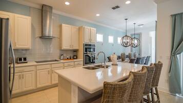 House (1517 Reunion) | Private kitchen | Fridge, microwave, dishwasher, coffee/tea maker