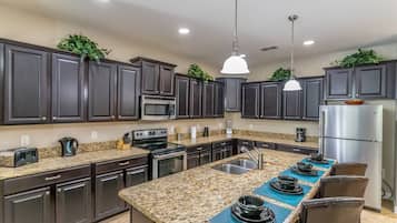 House (8965 Paradise) | Private kitchen | Fridge, microwave, stovetop, dishwasher