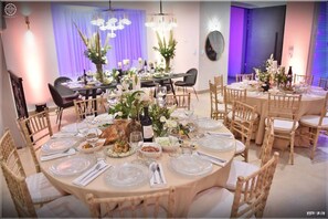 Dining - The While House           . (Caesarea)