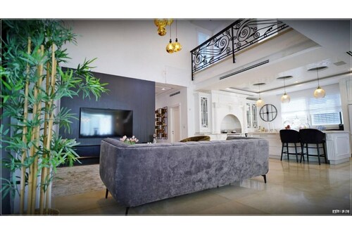 The While House           .