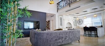 The While House           .