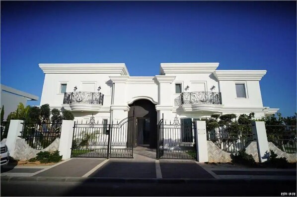 Exterior - The While House           . (Caesarea)