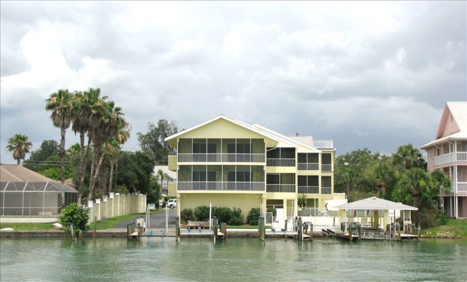 Newly Renovated Condo in gated community, Walking Distance to Nokomis Beach