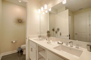 Condo (4721 Storey Lake) | Bilik Mandi