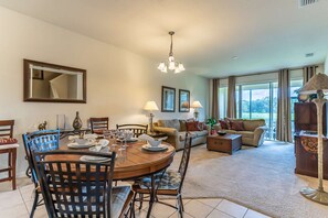 Apartment (2633 Trafalgar Village) | Living room | Smart TV - 2633 Trafalgar Village (Kissimmee)