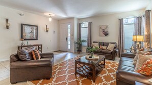 Living room - 446 Watersong (Davenport)