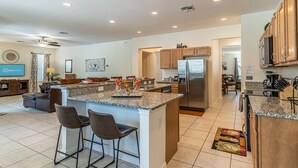 Private kitchen - 446 Watersong (Davenport)