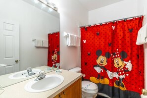 Hus (8118 Windsor Palms) | Bad