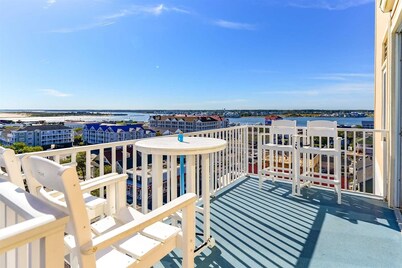 🏖️Fabulous Ocean Views in Belmont Towers on Boardwalk. AC, Pool, Gym🏖️