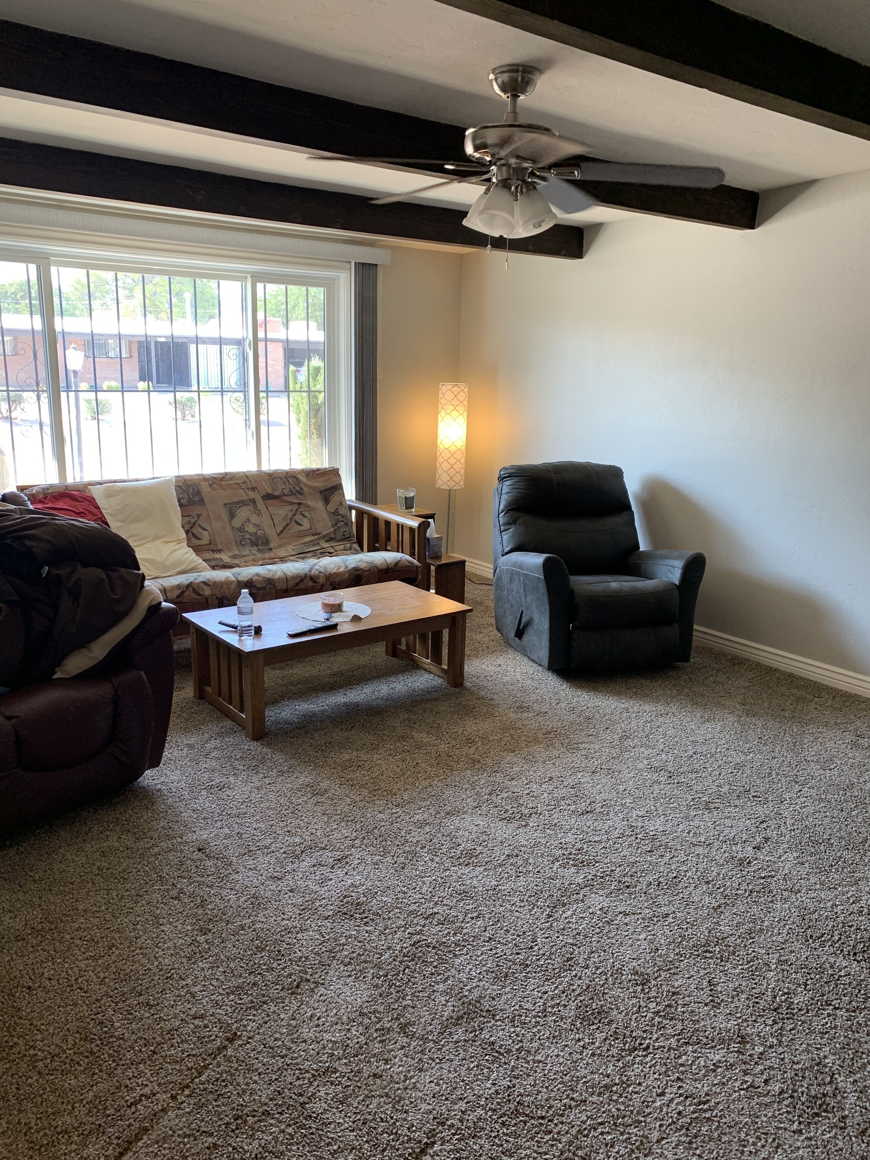 Quiet 3 bedroom home, great neighborhood with private pool and outdoor kitchen.