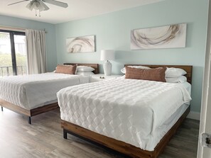 2 bedrooms, iron/ironing board, free WiFi, bed sheets - Make the best memories with family and friends in the heart of Panama City Beach (Panama City Beach)