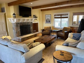 Smart TV, fireplace - NEW!! Cape Cod Estate with Access to Private Sandy Beach and Dock! (Wareham)