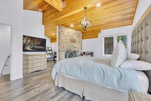 3 bedrooms, desk, iron/ironing board, WiFi