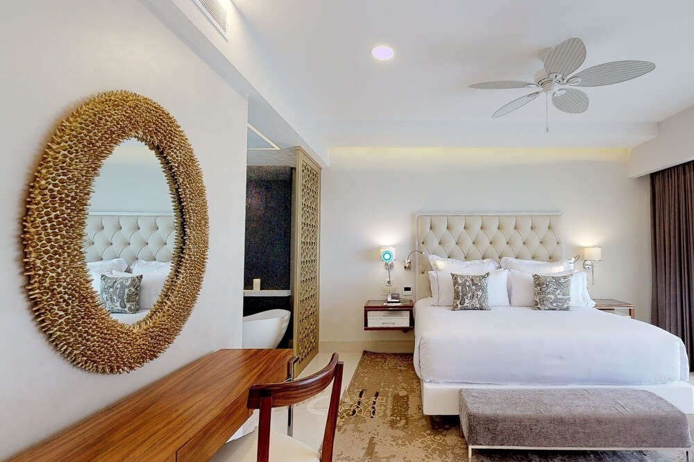 CABO MODERN LUXURY RESORT - 1 BDRM, 2 BATH