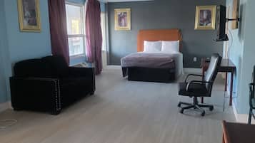 Luxury 1 Queen Bed with Sofa Oversized Smoking | Free WiFi
