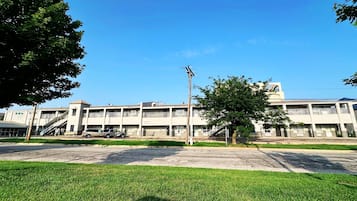 Vista frontal de la propiedad