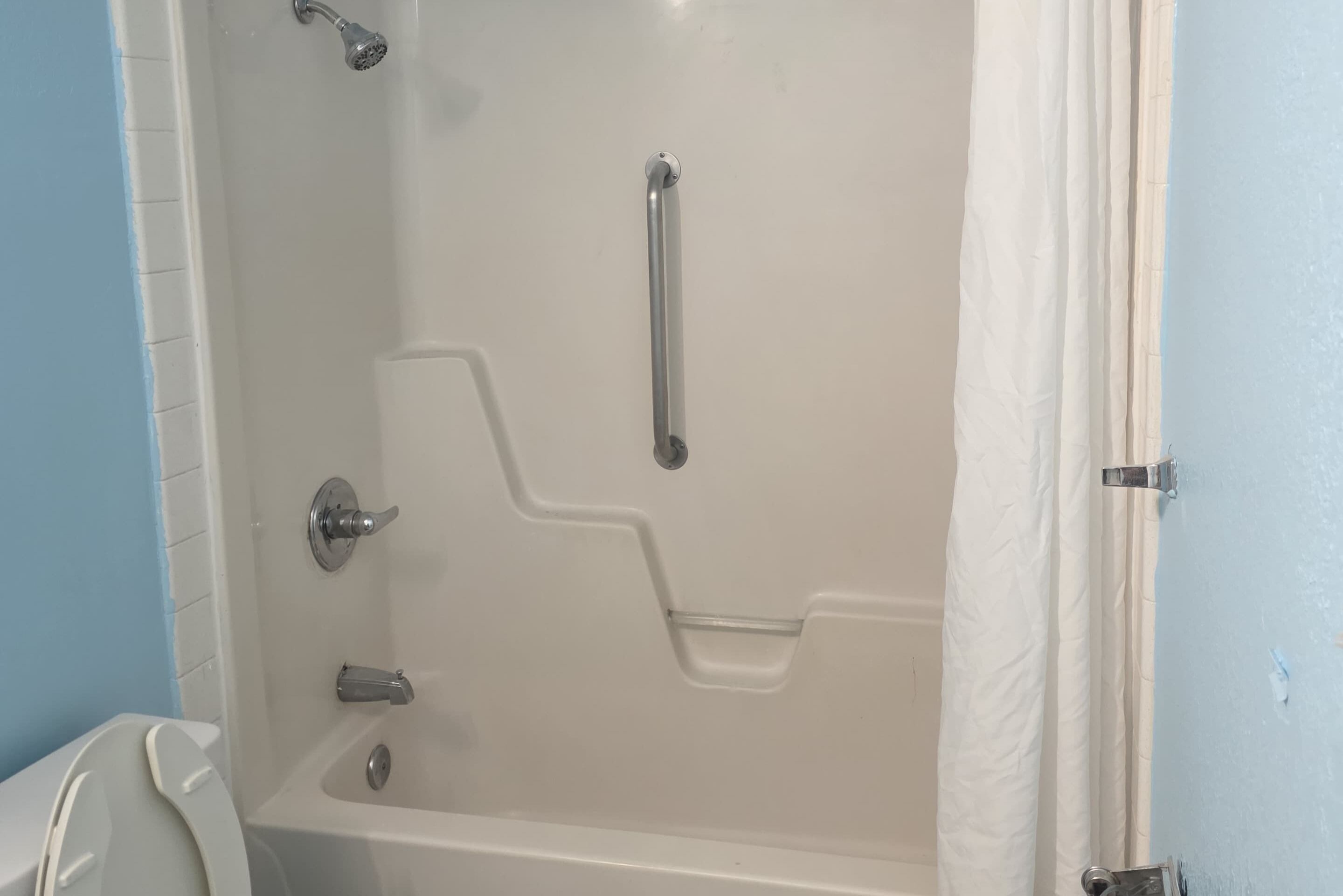Combined shower/bathtub