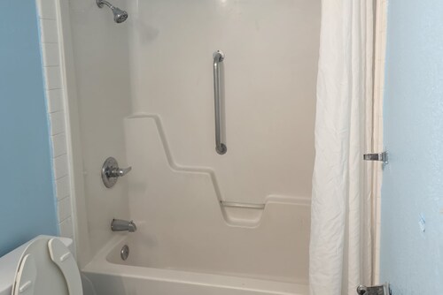 Blue Way Inn & Suites Wichita East