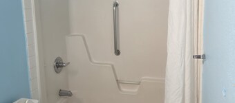 Blue Way Inn & Suites Wichita East