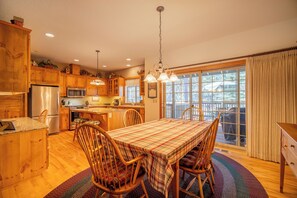 Dining - Central Sunriver Getaway with Access to Exclusive Golf (Sunriver)