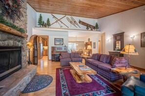 TV, fireplace - Central Sunriver Getaway with Access to Exclusive Golf (Sunriver)