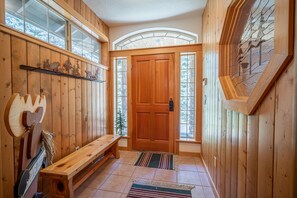 Interior - Central Sunriver Getaway with Hot Tub, A/C & Deck (Sunriver)