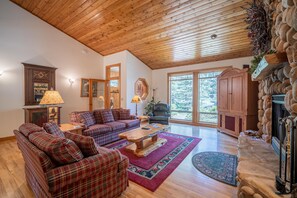 TV, fireplace - Central Sunriver Getaway with Access to Exclusive Golf (Sunriver)
