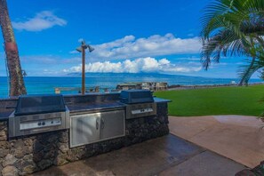Terrace/patio - KA 409 OceanFront 1BD Condo w Ocean Views Pool AC (Lahaina)