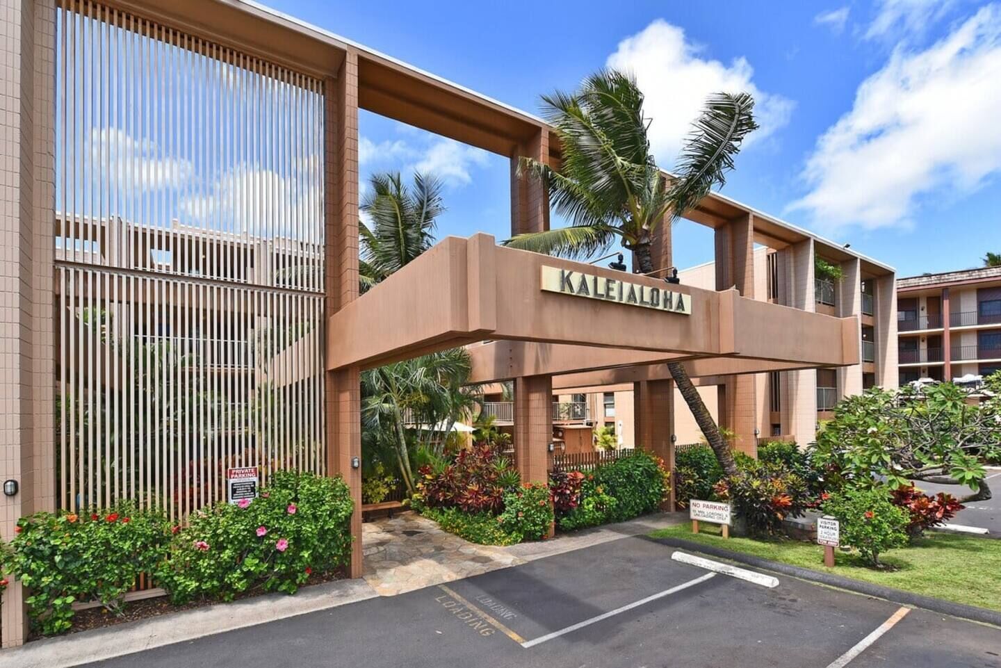A modern building with a sign reading "Kalei'aloha".