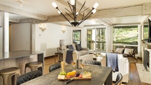Condo (Top of the Village 3 bedroom 204 Summ) | Dapur peribadi