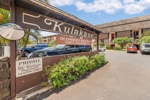 Exterior - Kulakane 105 Sunsets Ocean Views Oceanfront in West Maui (Lahaina)