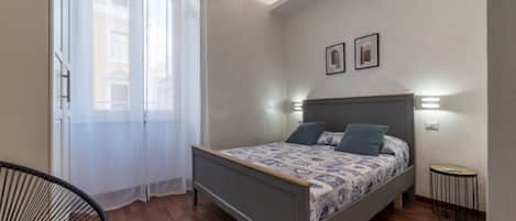 4 bedrooms, iron/ironing board, WiFi