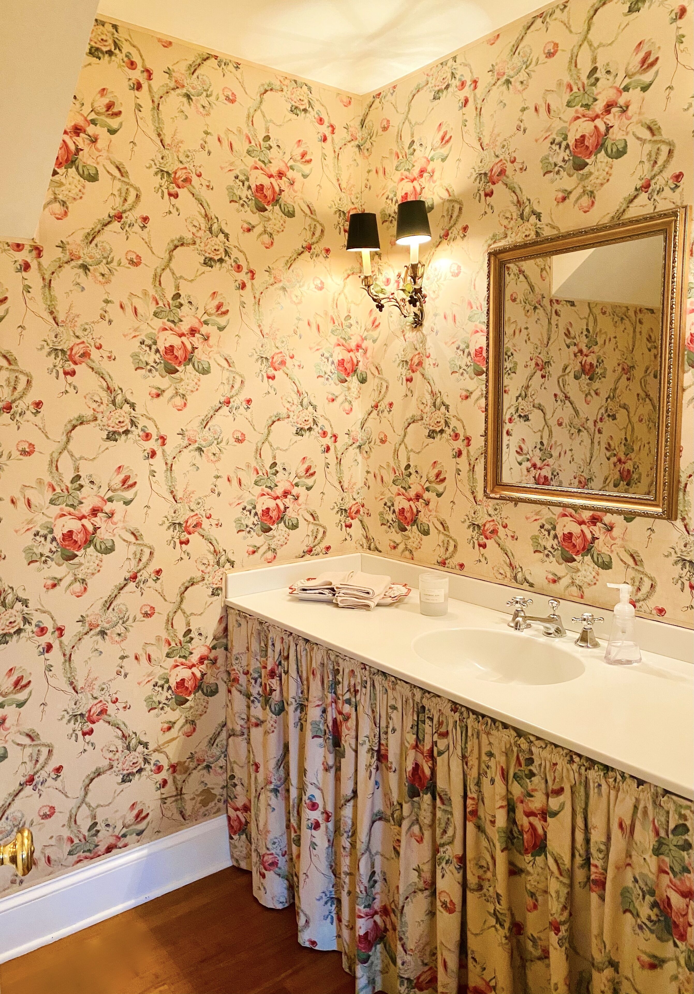 Tower Hill - Hilltop Country Retreat with Panoramic Views 