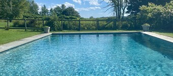 Tower Hill - Hilltop Country Retreat with Panoramic Views 