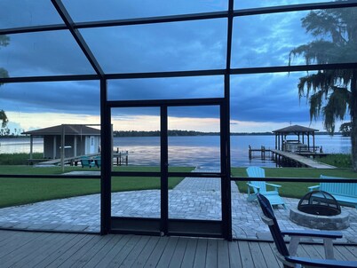 Beautiful Newly Remodeled Home on Lake Santa Fe