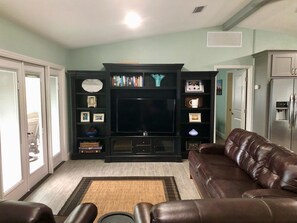 Smart-TV, DVD-Player, Bücher, Videothek