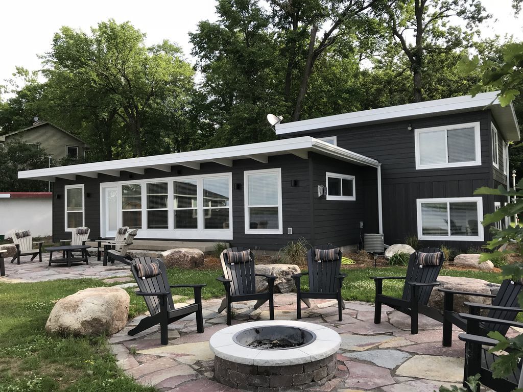 Clearwater Lake- Modern Cabin- Sauna, Kayaks and Paddle Board!