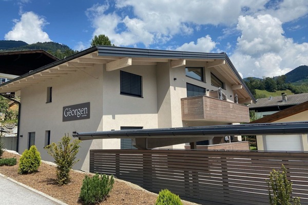 Wolke, Himmel, Pflanze, Eigentum, Gebäude, Fenster, Holz, Haus, Grundstueck, Nachbarschaft