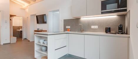 冷蔵庫、電子レンジ、食器洗い機、トースター